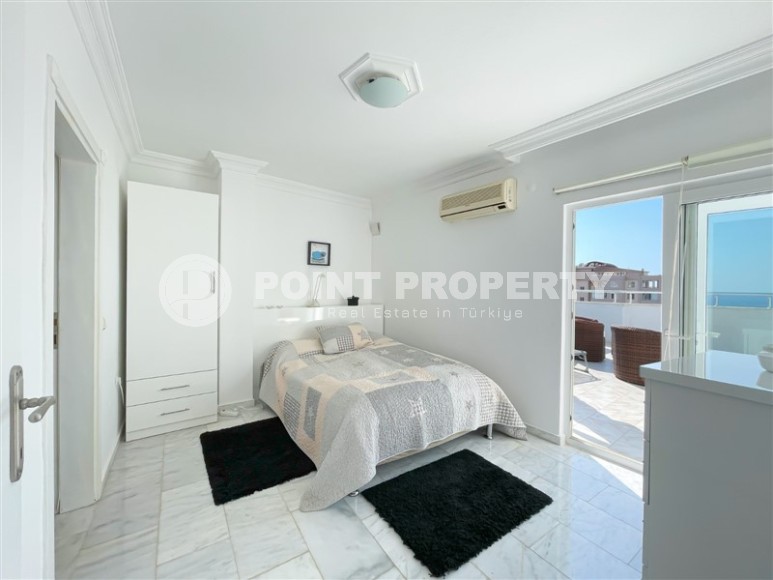 Двухуровневая квартира с панорамным видом на море и горы, на 9-м этаже с мансардой, в центре района Тосмур-id-7110-фото-9