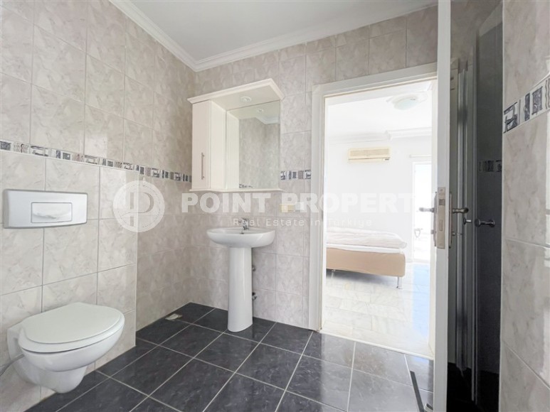 Двухуровневая квартира с панорамным видом на море и горы, на 9-м этаже с мансардой, в центре района Тосмур-id-7110-фото-12