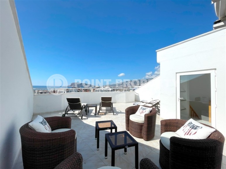 Двухуровневая квартира с панорамным видом на море и горы, на 9-м этаже с мансардой, в центре района Тосмур-id-7110-фото-13