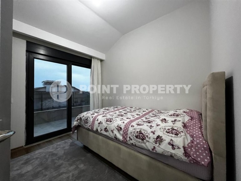 Spacious duplex apartment on the 5th floor with an attic, in a prestigious area of Alanya - Upper Oba-id-7134-photo-9