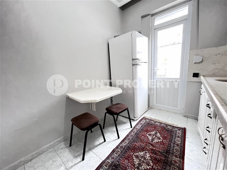 Светлая, просторная квартира 1+1, общей площадью 80 м2, на 2-м этаже в доме 2002 года постройки, в центре Аланьи-id-7135-фото-4