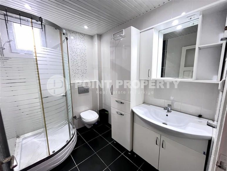 Bright, spacious 1+1 apartment, with a total area of 80 m2, on the 2nd floor in a building built in 2002, in the center of Alanya-id-7135-photo-9