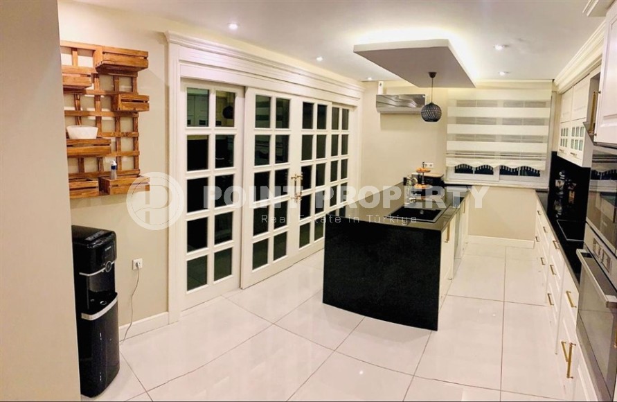 Large two-level apartment 4+1, with a total area of 230 m2, in the picturesque area of Alanya - Konakli-id-7151-photo-4