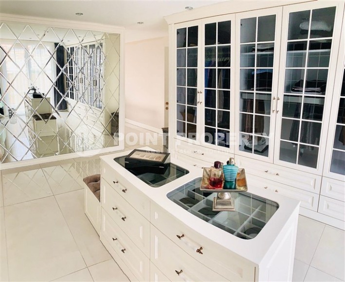 Large two-level apartment 4+1, with a total area of 230 m2, in the picturesque area of Alanya - Konakli-id-7151-photo-8