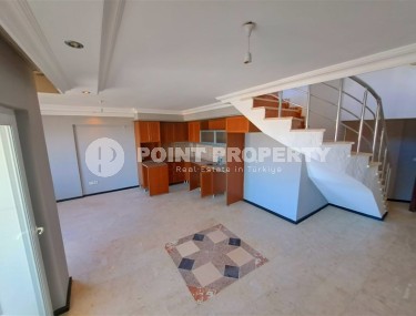 Панорамная двухуровневая квартира с роскошным видом на море, в ухоженном жилом комплексе с бассейном и садом-id-7168-фото-2