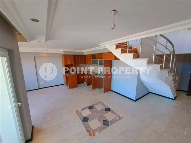 Панорамная двухуровневая квартира с роскошным видом на море, в ухоженном жилом комплексе с бассейном и садом-id-7168-фото-2