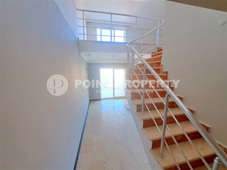 Панорамная двухуровневая квартира с роскошным видом на море, в ухоженном жилом комплексе с бассейном и садом-id-7168-фото-8