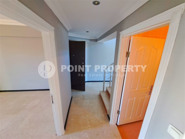 Панорамная двухуровневая квартира с роскошным видом на море, в ухоженном жилом комплексе с бассейном и садом-id-7168-фото-9