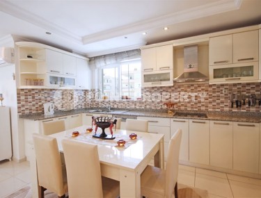 Светлая, просторная квартира 2+1, общей площадью 125 м2, в центре популярного района Аланьи - Махмутлар-id-7220-фото-3