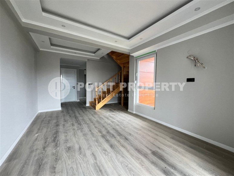 Двухуровневая квартира с качественной чистовой отделкой, на 4-м этаже с мансардой в новой резиденции в двух километрах от моря-id-7224-фото-4