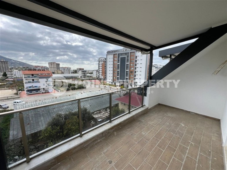 Двухуровневая квартира с качественной чистовой отделкой, на 4-м этаже с мансардой в новой резиденции в двух километрах от моря-id-7224-фото-15