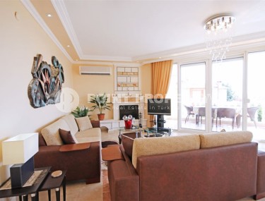 Отдельно стоящая двухэтажная вилла с видом на море, в 650 метрах от роскошного песчаного пляжа и набережной-id-7228-фото-3