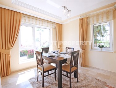 Отдельно стоящая двухэтажная вилла с видом на море, в 650 метрах от роскошного песчаного пляжа и набережной-id-7228-фото-4