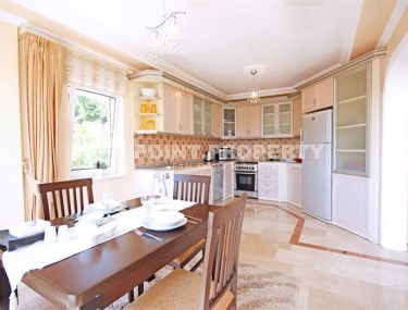 Отдельно стоящая двухэтажная вилла с видом на море, в 650 метрах от роскошного песчаного пляжа и набережной-id-7228-фото-5