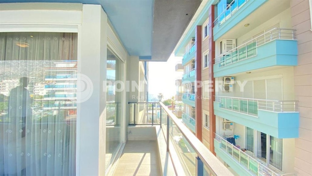 Bright, atmospheric apartment on the first line from the sea, in the center of the prestigious area of Alanya - Kestel-id-7231-photo-9