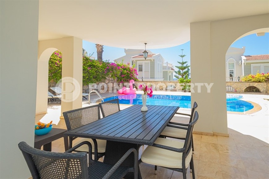 Atmospheric three-storey villa with panoramic sea views, in a picturesque, ecologically clean area of Alanya - Konakli-id-7247-photo-7