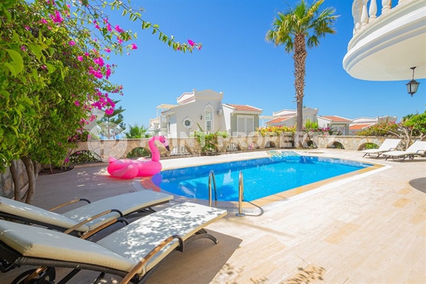 Atmospheric three-storey villa with panoramic sea views, in a picturesque, ecologically clean area of Alanya - Konakli-id-7247-photo-9