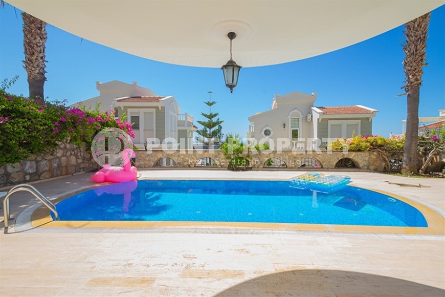 Atmospheric three-storey villa with panoramic sea views, in a picturesque, ecologically clean area of Alanya - Konakli-id-7247-photo-10