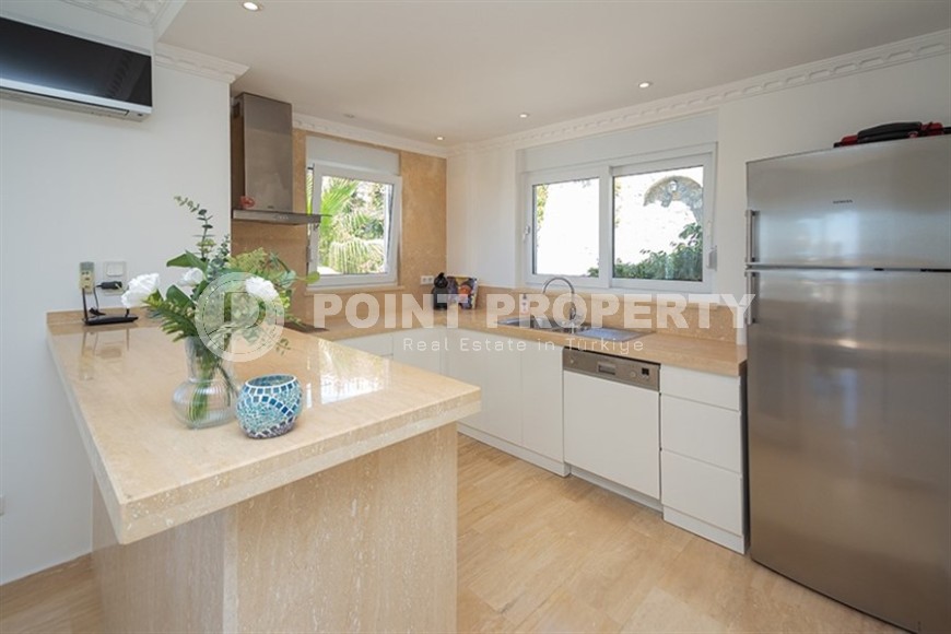 Atmospheric three-storey villa with panoramic sea views, in a picturesque, ecologically clean area of Alanya - Konakli-id-7247-photo-14