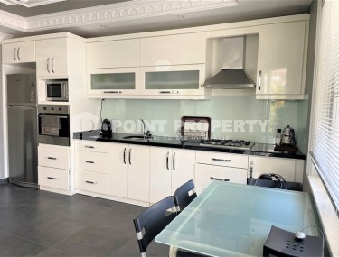 Комфортабельная квартира с мебелью и бытовой техникой в 650 метрах от моря, в центре района Тосмур-id-7265-фото-3