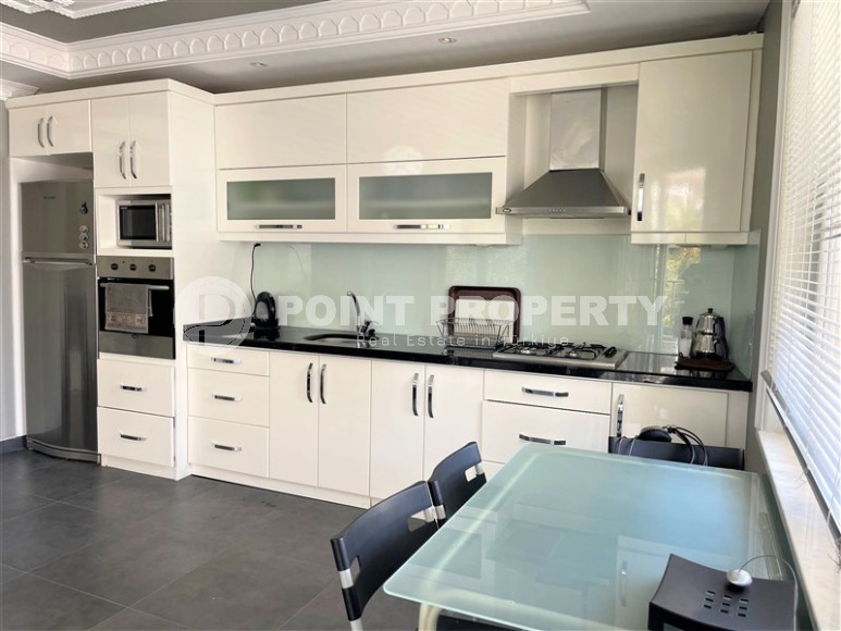 Комфортабельная квартира с мебелью и бытовой техникой в 650 метрах от моря, в центре района Тосмур-id-7265-фото-3