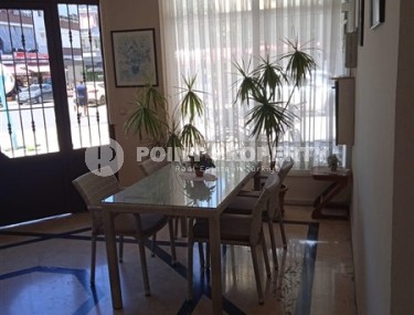 Небольшая меблированная квартира, на площади 55 м2, на 2-м этаже в доме 2003 года постройки-id-6057-фото-5