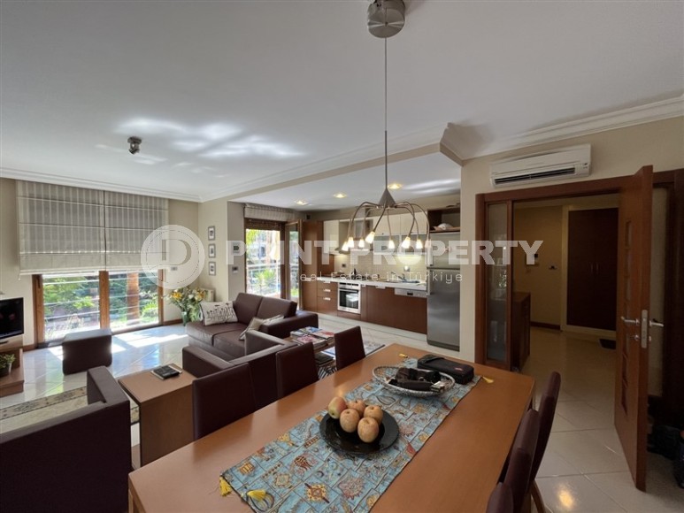 Apartment with a luxurious location on the first line from the sea, a few minutes walk from the center of Alanya-id-7272-photo-4