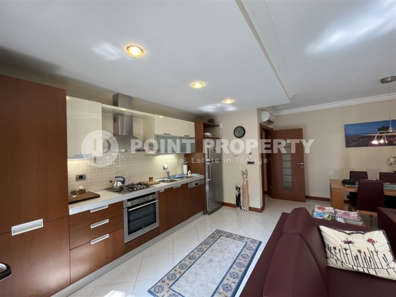 Apartment with a luxurious location on the first line from the sea, a few minutes walk from the center of Alanya-id-7272-photo-5