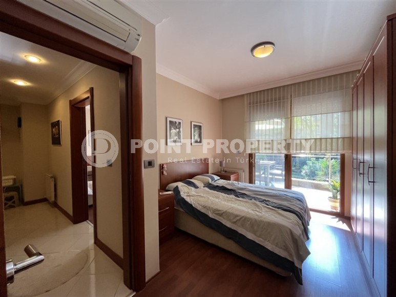 Apartment with a luxurious location on the first line from the sea, a few minutes walk from the center of Alanya-id-7272-photo-6