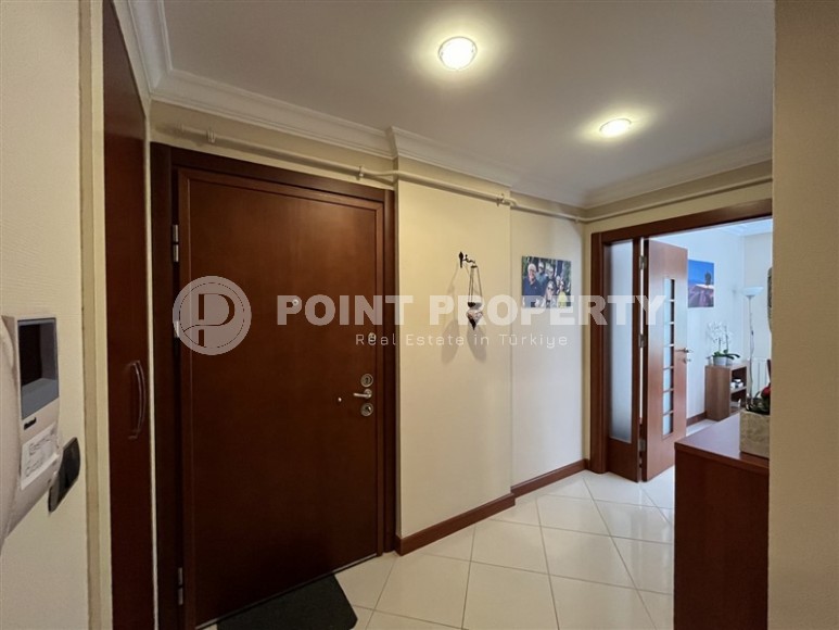 Apartment with a luxurious location on the first line from the sea, a few minutes walk from the center of Alanya-id-7272-photo-8