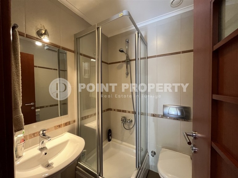 Apartment with a luxurious location on the first line from the sea, a few minutes walk from the center of Alanya-id-7272-photo-11