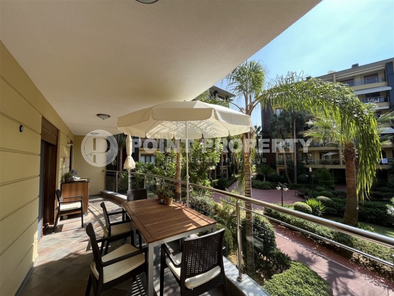 Apartment with a luxurious location on the first line from the sea, a few minutes walk from the center of Alanya-id-7272-photo-12