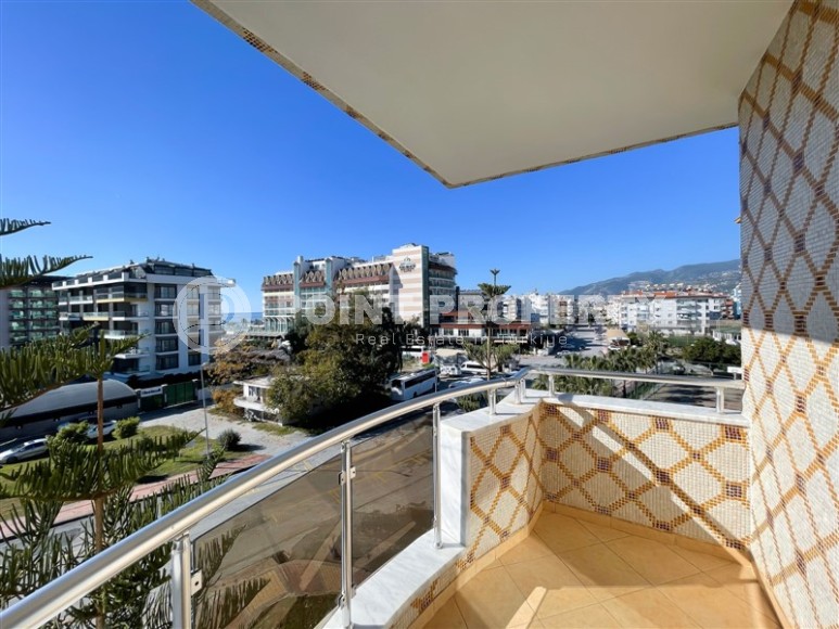 Панорамная двухуровневая квартира с видом на море и горы, в центре популярного района Аланьи - Нижняя Оба-id-7278-фото-18