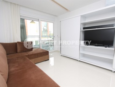 Modern 1+1 apartment with a spacious glazed balcony, 350 meters from the luxurious Cleopatra Beach-id-7299-photo-1