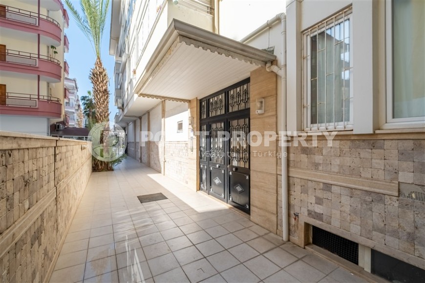 Small apartment with furniture and household appliances on the 2nd floor in a building built in 2005, with a swimming pool and a garden-id-7318-photo-15