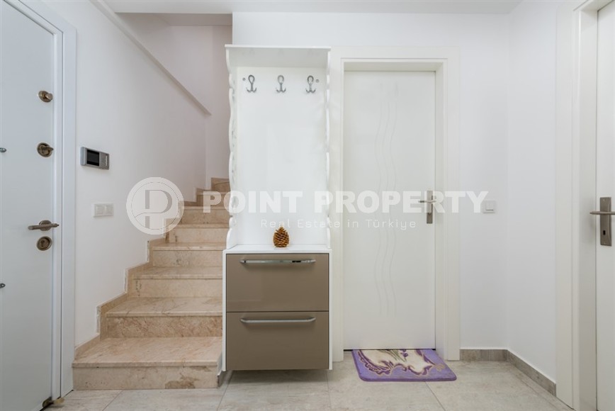 Панорамная двухуровневая квартира с видом на море, на 5-м этаже с мансардой в центре престижного района Аланьи - Кестель-id-7325-фото-8