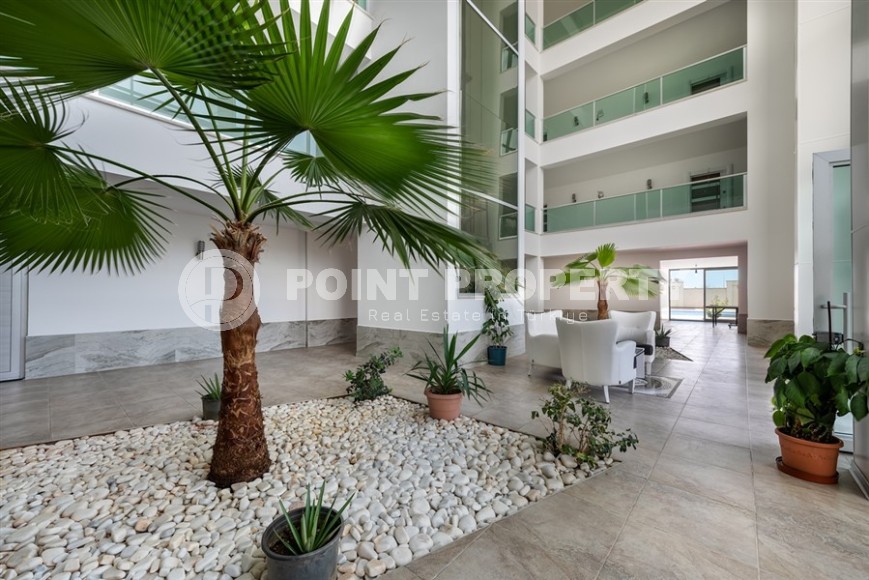 Панорамная двухуровневая квартира с видом на море, на 5-м этаже с мансардой в центре престижного района Аланьи - Кестель-id-7325-фото-17