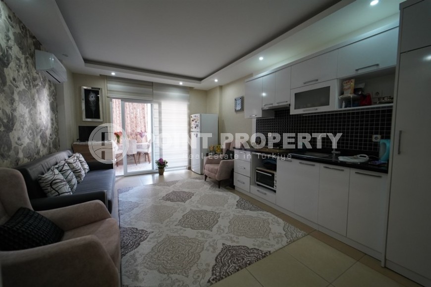 Inexpensive studio with a spacious glazed balcony 400 meters from the sea, in the modern area of Alanya - Mahmutlar-id-7330-photo-2