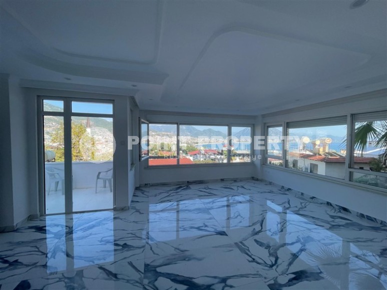 Apartment with luxurious panoramic views of the sea and the city, 400 meters from the beach, in the historical area of Alanya - Kale-id-7333-photo-2