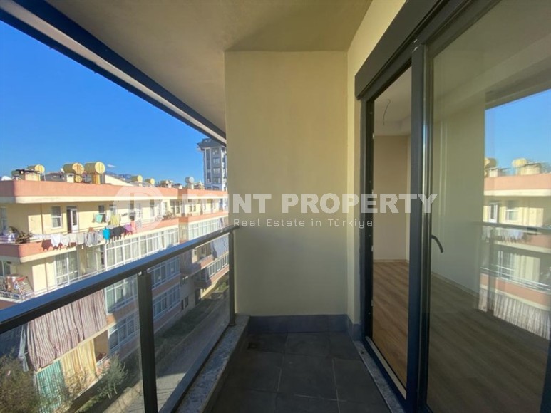 New two-level apartment 3+1, with a total area of 160 m2, in the very center of Alanya-id-7335-photo-16