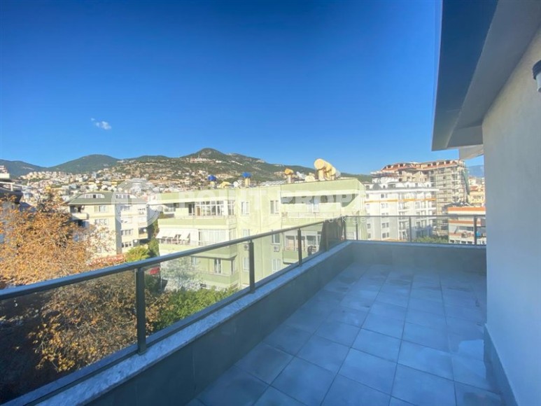 New two-level apartment 3+1, with a total area of 160 m2, in the very center of Alanya-id-7335-photo-17