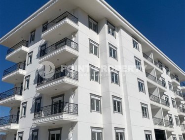 Небольшая квартира 1+1 с чистой отделкой в 700 метрах от моря, в современном центре района Аланьи - Махмутлар-id-7337-фото-1