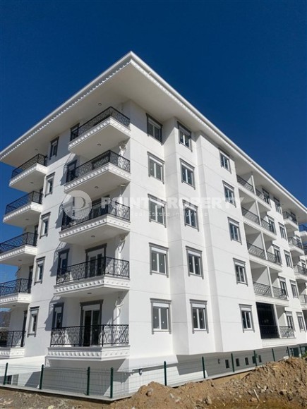 Небольшая квартира 1+1 с чистой отделкой в 700 метрах от моря, в современном центре района Аланьи - Махмутлар-id-7337-фото-1