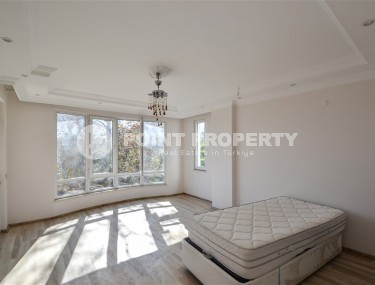 Large apartment 9+2, with a total area of 380 m2, in a house built in 2004, in the center of Alanya-id-7344-photo-5
