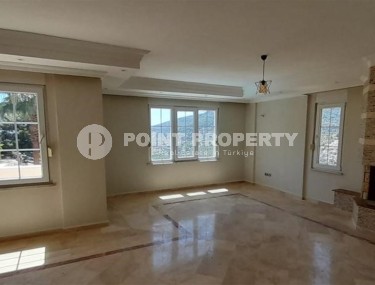 Панорамная трехэтажная вилла с видом на горы, в элитном районе Аланьи - Тепе-id-7356-фото-2