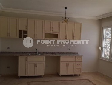 Панорамная трехэтажная вилла с видом на горы, в элитном районе Аланьи - Тепе-id-7356-фото-4