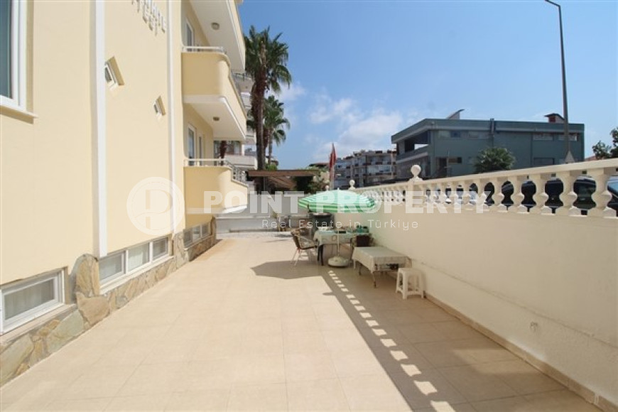 One bedroom apartment, 55m², in a complex with a swimming pool 100m from the sea in Oba, Alanya.-id-1571-photo-25