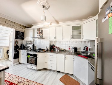 Большая двухуровневая квартира 4+1 с видом на город и горы, на 10-м этаже с мансардой, в центре района Джикджилли-id-7417-фото-3