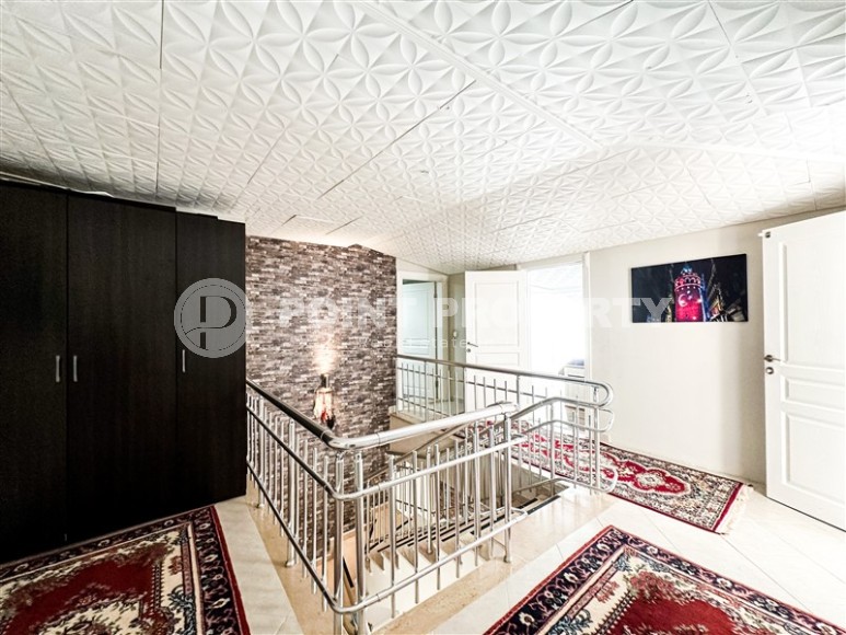 Большая двухуровневая квартира 4+1 с видом на город и горы, на 10-м этаже с мансардой, в центре района Джикджилли-id-7417-фото-12