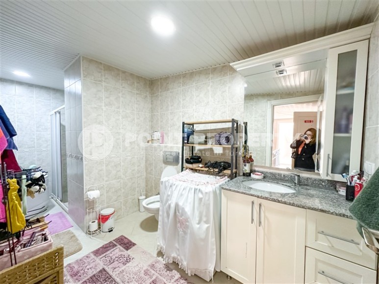 Большая двухуровневая квартира 4+1 с видом на город и горы, на 10-м этаже с мансардой, в центре района Джикджилли-id-7417-фото-14